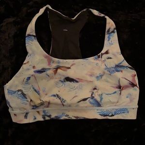Lululemon sports bra!! Bag included 💙